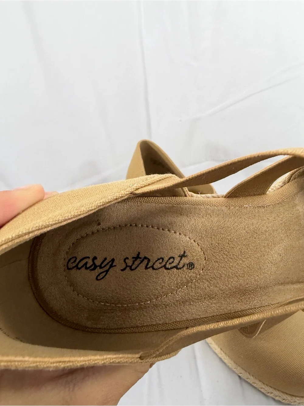 NWT Easy Street Women’s Size 8 Tan Espadrille Wedge Pumps with Crisscross Straps
